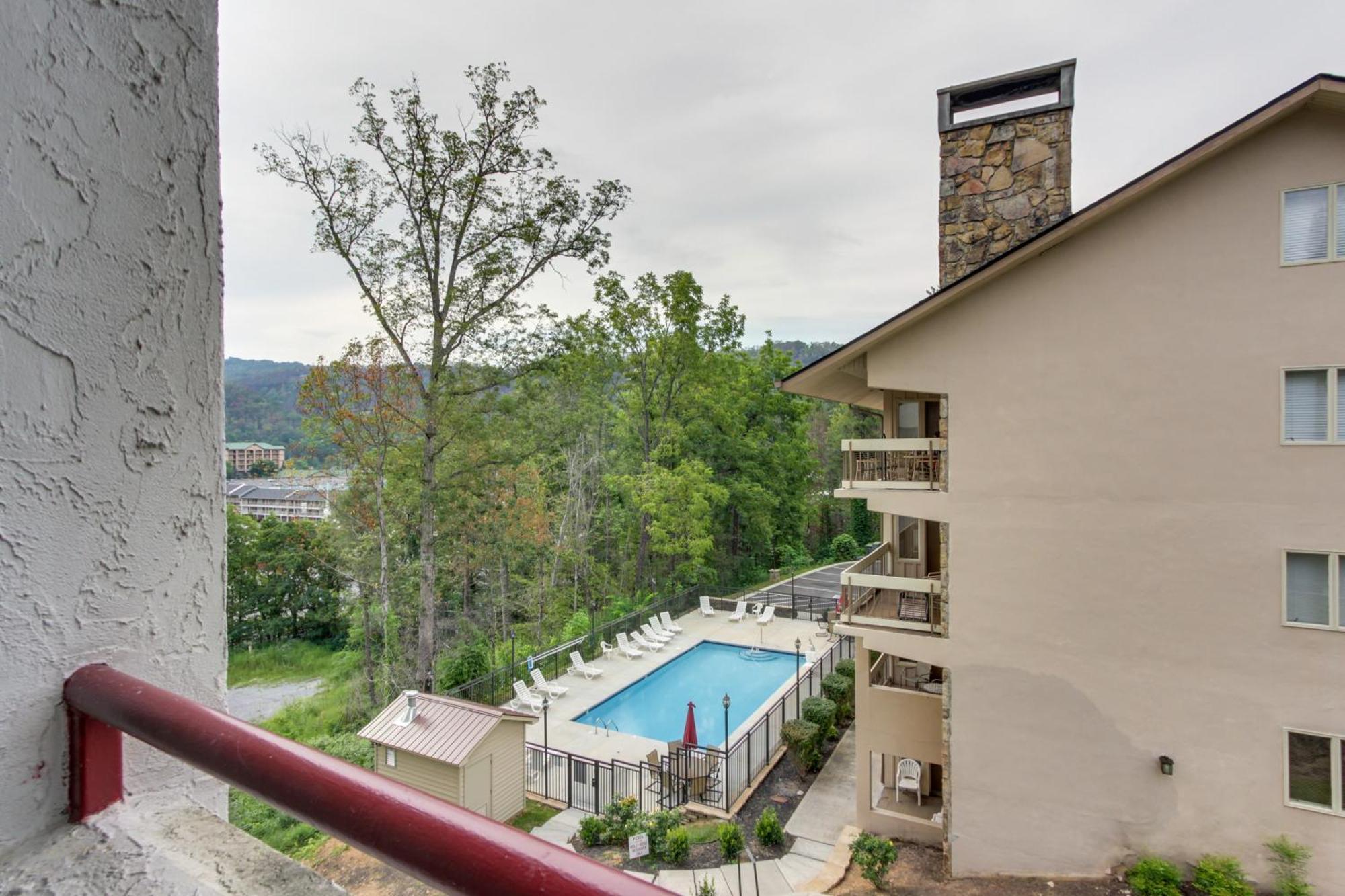 Bear-Sighting Condo Walk To Downtown Gatlinburg! Экстерьер фото